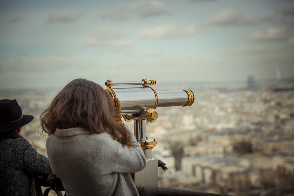 Illustration of a person using a telescope to see far into the distance, symbolizing strategic thinking.